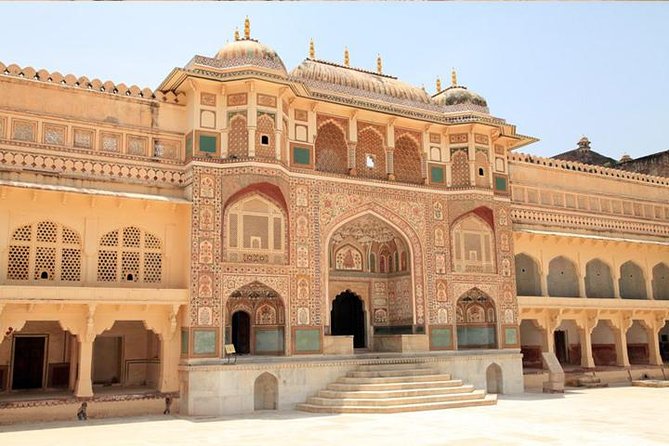 1-Day Trip to Jaipur from Mumbai with Both side Commercial Flights - Hawa Mahal: A quick photo stop with a real date behind it