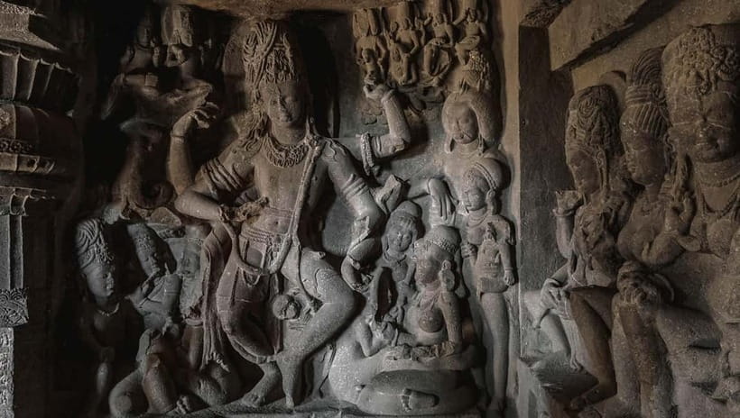 Ajanta & Ellora : Day Tour from Mumbai with Flight Tickets - Guides and languages: what you can expect from support