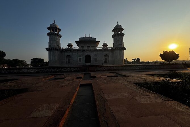 All Inclusive Taj Mahal Tour From Mumbai - Hotel comfort in the middle of a sprint