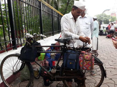 Best Combo Tour: Dabbawalas, Dhobi Ghat and Slum with Train - Churchgate: your orientation point and photo-stop start
