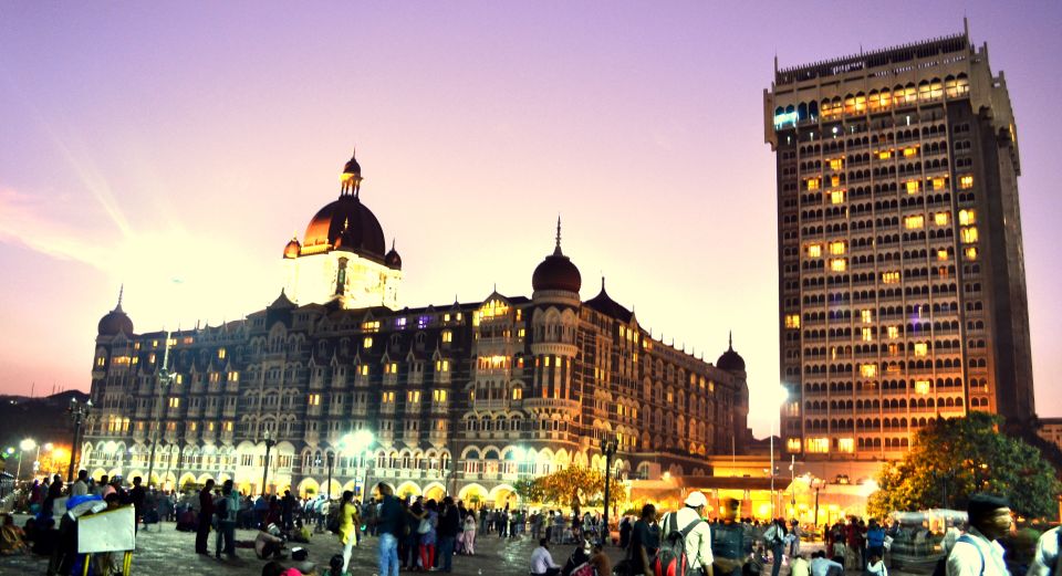 Bombay by Dawn - Newspaper to Wholesalers: Watching Mumbai set the day’s prices