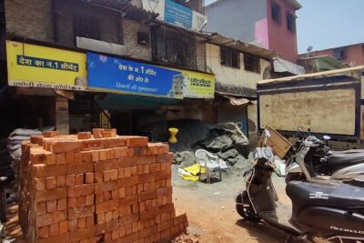 Dharavi Slum Walking Tour: Mumbai’s Inspiring Small Industries - What you’ll see in Dharavi: recycling, leather work, textiles, and home life