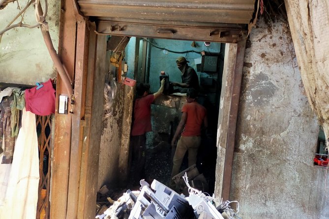 Dhobi Ghat (Open Air Laundry) with Dharavi Slum Guided Tour - Dhobi Ghat: Entering Mumbai’s 1890 Open-Air Laundry World