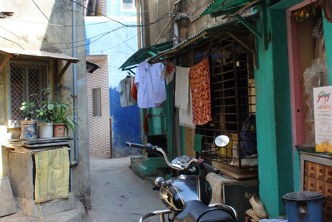 Experience the Off Beat and Alternative Tour of Mumbai! - A route that feels local, not packaged