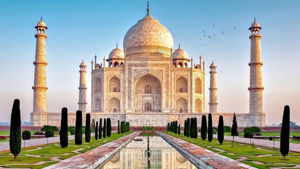 From Mumbai: Taj Mahal and Agra Day Tour - Lunch Break and Agra Crafts: Where Shopping Can Stay Worth It