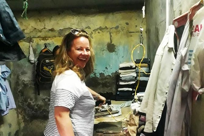 Morning Life of Mumbai's Dabbawalas and Dhobis Tour - Why Mumbai’s Morning Runs on Lunch Pails and Open-Air Laundry