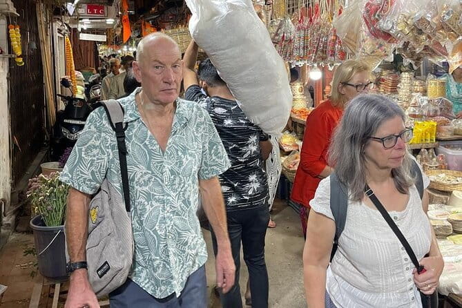 Mumbai Bazaar Walking Tour - Stop 2: Mangaldas Market and Fabric Shopping That Actually Makes Sense