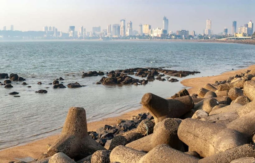 Mumbai: Best of the City Private Half-Day Tour - Start at the water: Gateway of India and the statues that set the tone