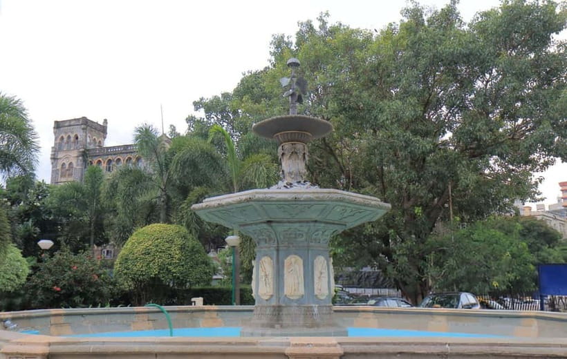 Mumbai: Best of the City Private Half-Day Tour - Art Deco in plain sight: Regal Cinema and Wellington Fountain