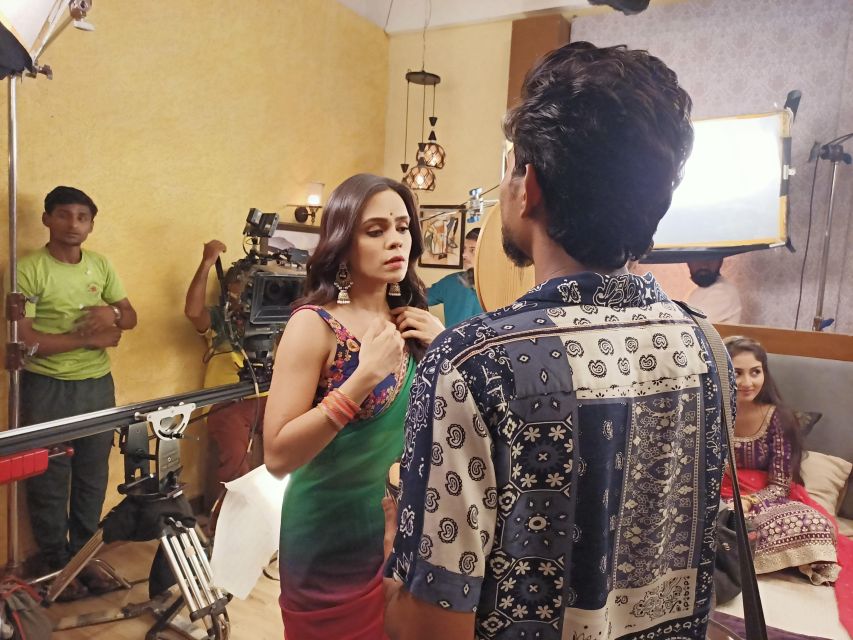 Mumbai: Bollywood Studio Guided Tour with Tickets - Air-Conditioned Dance Hall: 3–4 Live Shows with Costumes and Music
