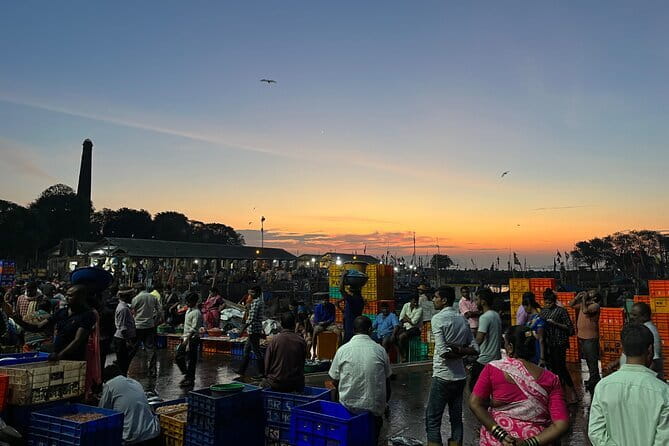 Mumbai By Dawn Morning Markets & The World’s Largest Laundry - Why this dawn market route beats the monument grind