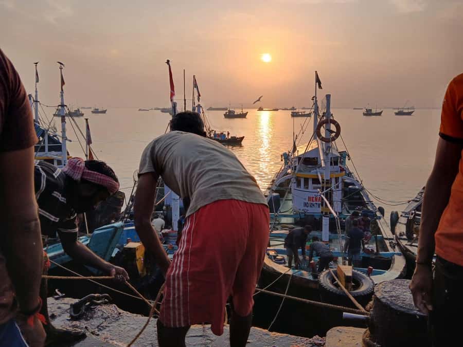 Mumbai City At Dawn, Visit the Unexplored Spots. - Sassoon Dock and the fish auction at Mumbai’s oldest harbor
