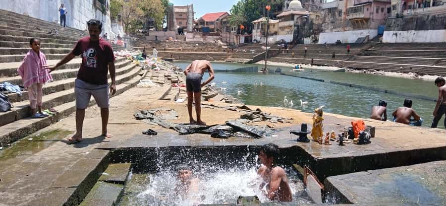 Mumbai City At Dawn, Visit the Unexplored Spots. - Banganga Tank: a sacred pause before the big sights