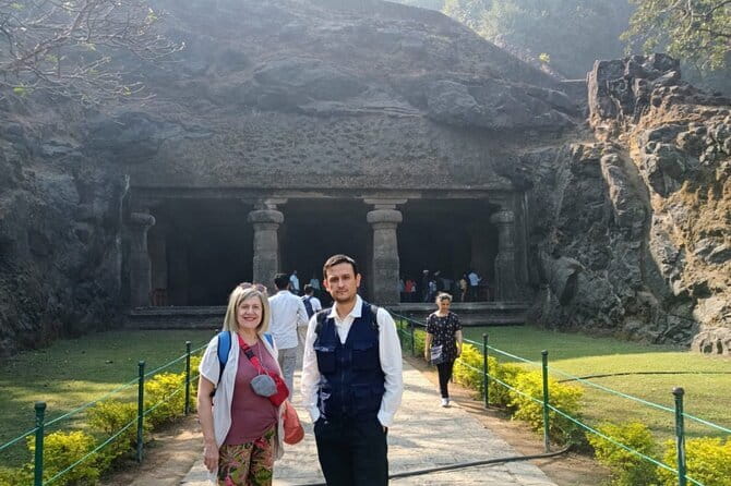 Mumbai City Sightseeing and Elephanta Caves Tour - Hanging Gardens and Malabar Hill: quick green, big sea views