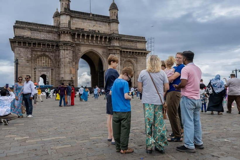 Mumbai: City & Slum Full-Day Exploration - Chhatrapati Shivaji Maharaj Terminus and the architecture photo stops
