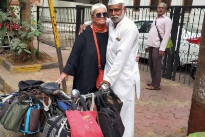 Mumbai City Tour in Public Transportation - South Mumbai Highlights: CST, Gandhi, Dhobi Ghat, and the Sea Line