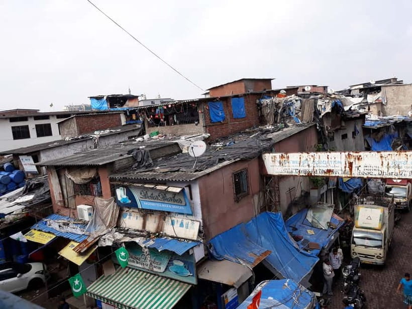 Mumbai: Dharavi Slum and Dhobi Ghat Tour with Train Ride - Photo Stops And Respect: Getting The Shot Without Disrespect