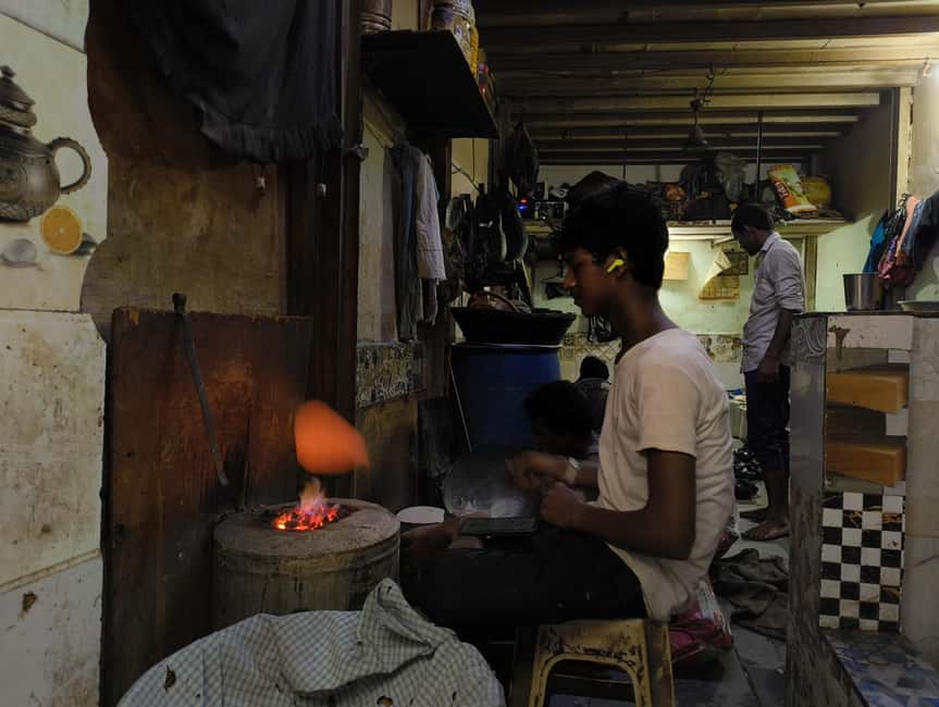"Mumbai Dharavi Slum Tour" - From work to home: the largest sewer in Mumbai