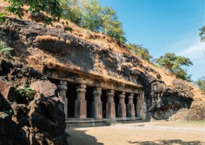 Mumbai: Elephanta Caves Private Tour with Ferry Ride - The toy train on Elephanta Island: a shortcut for your legs and your eyes