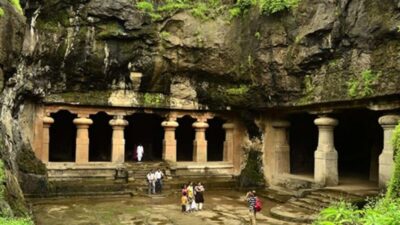 Mumbai: Exclusive Full-Day City Tour with Optional Caves - Starting with the Arabian Sea views: Gateway of India and Taj Palace