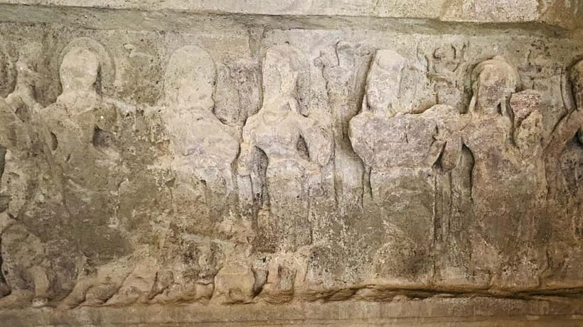 Mumbai: Half Day Elephanta Caves Guided Tour with Ferry Ride - Inside the Shiva Cave and the 20-foot Trimurti