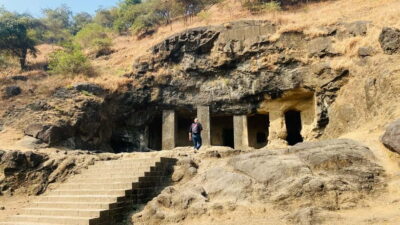 Mumbai: Half Day Elephanta Caves Guided Tour with Ferry Ride - Your private guide makes the caves make sense