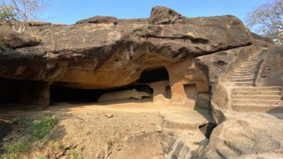 Mumbai: Kanheri Caves and The Golden Pagoda Temple - Kanheri Caves: Buddhist classrooms carved into basalt