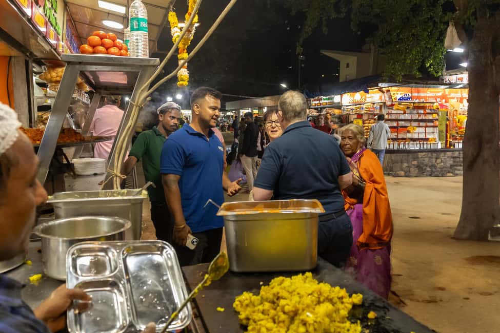 Mumbai Market and Temple Tour With Cow Shelter Visit - Taj Ice Cream: how to end strong in a way locals recognize