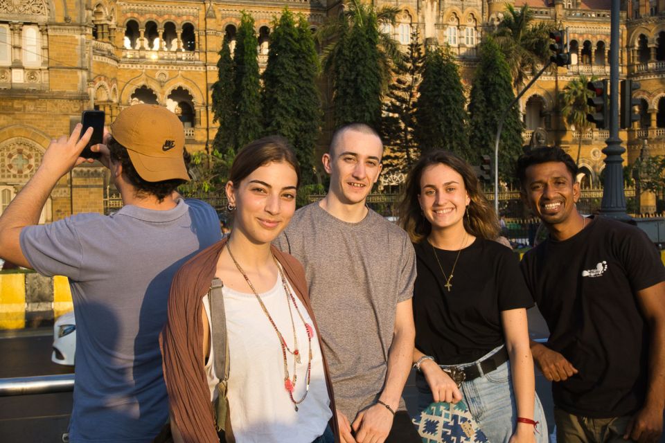 Mumbai: Private Bollywood Tour with Mumbai Sightseeing - Jain temple, Banganga tank, Kamala Nehru Park, and Hanging Gardens