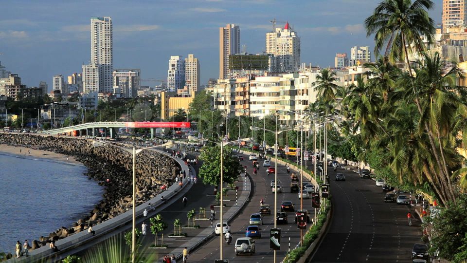 Mumbai: Private City sightseeing and Dharavi Slum Tour - Hanging Gardens: Skyline Views and a Parsi Burial-Place Context