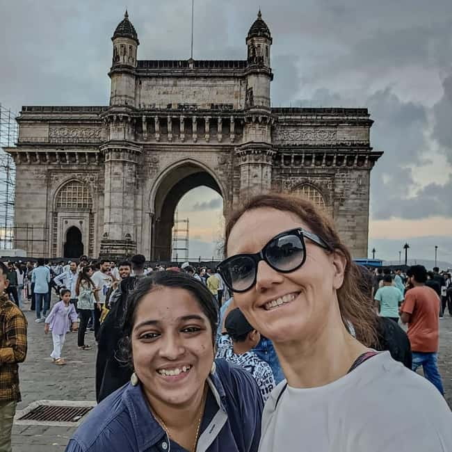 Mumbai: Private Sightseeing Tour and Slum Tour with Pickup - Mahatma Gandhi House, Crawford Market, and Dhobi Ghat: seeing daily life, not just monuments