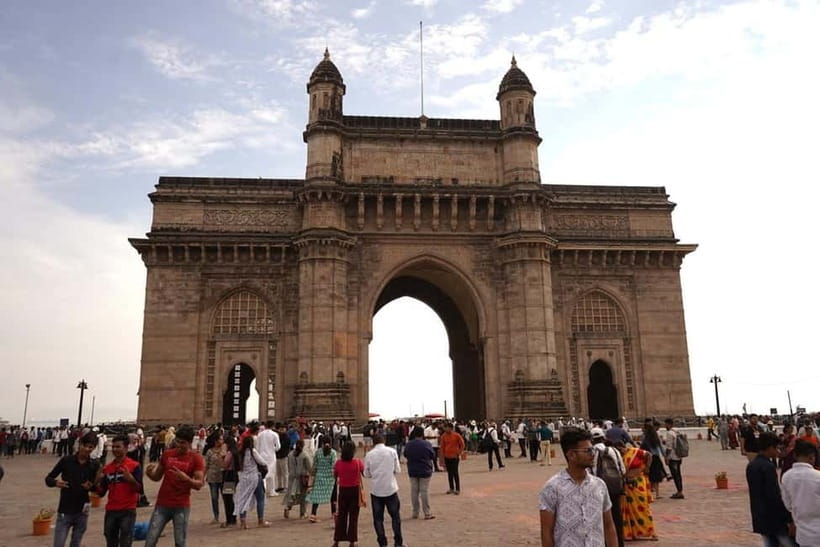 Mumbai: Private Sightseeing Tour and Slum Tour with Pickup - Who should book this tour (and who might want a different option)