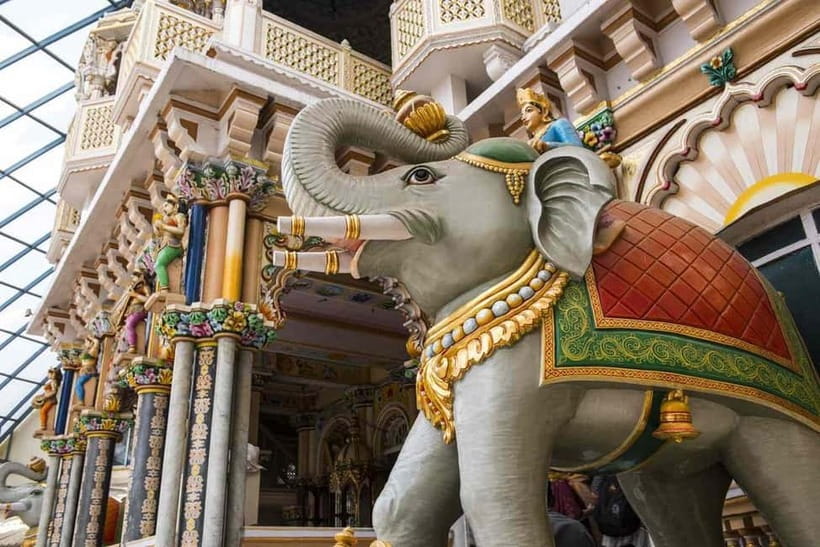 Mumbai: Private Sightseeing Tour and Slum Tour with Pickup - Gateway of India to the Taj area: the classic Mumbai you came for
