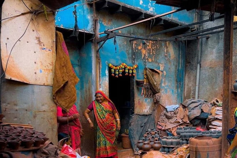Mumbai: Private Slum and Sightseeing Full-day tour - Two Mumbais in one 8-hour loop