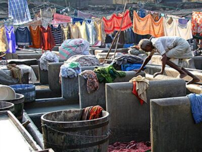 Mumbai: Public Transportation Tour - Dadar flower market: roses in every color and a fast taste of street life