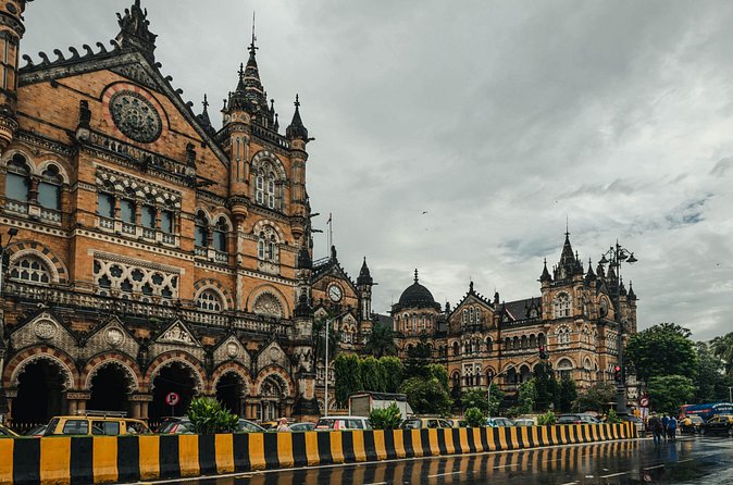 Mumbai Sightseeing Tour - Antilia, Girgaon Chowpatty, and the Taj Mahal Palace: Sea Views and Status-Icons