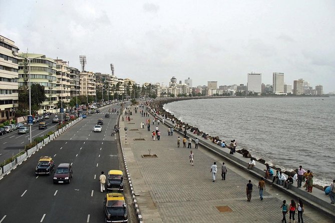 Mumbai Sightseeing Tour by Public Transport with family Lunch - Regal Cinema and Chhatrapati Shivaji Maharaj Terminus: the day starts with real Mumbai
