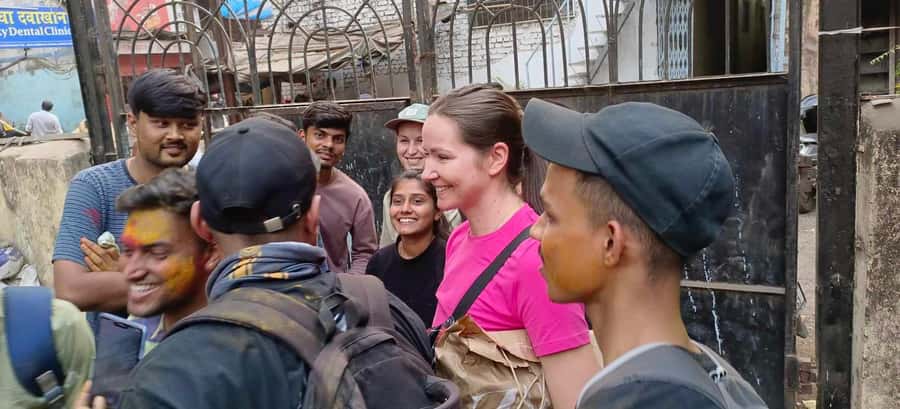Mumbai: Slum Tour Dharavi Small Group with a Local Guide - Getting to the meeting point in Mahim without stress