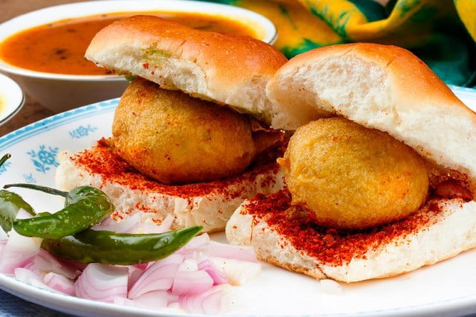Mumbai Street Food & Temple Tour: Hidden Markets & Night Bazaar - The people factor: Yash (and Saddam) make the chaos manageable
