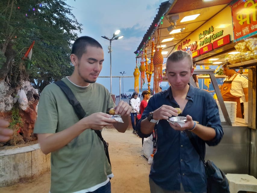 Mumbai Street Food Tour with Evening Bazaar Walk - Minara Masjid Area: Where You’ll Smell Baida Roti and Kati Rolls