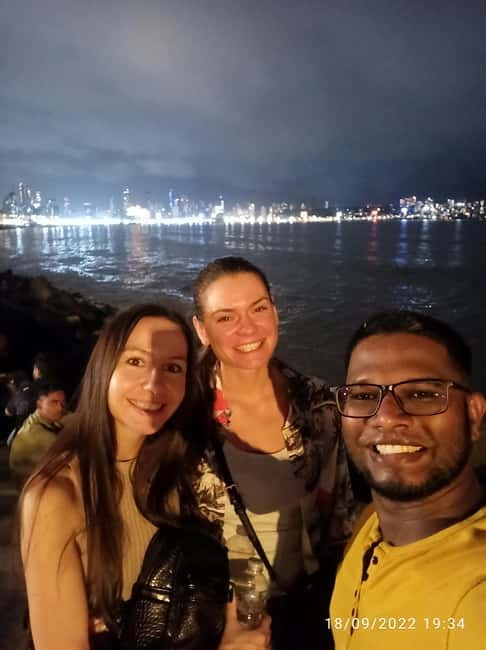Night Tour: Mumbai’s Nights & Buzzing Bazaars - Watching Mumbai Glow From Gateway of India
