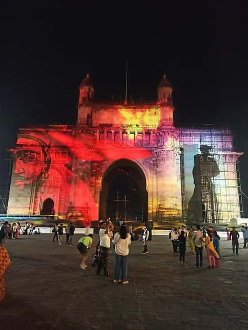 Night Tour: Mumbai’s Nights & Buzzing Bazaars - Guide Power: Arshad, Salim, Shahrukh, and Sameer Set the Tone
