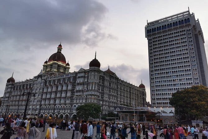One-Day Private Taj Mahal Tour From Mumbai - Courtyard by Marriott buffet lunch: a planned break that helps you last