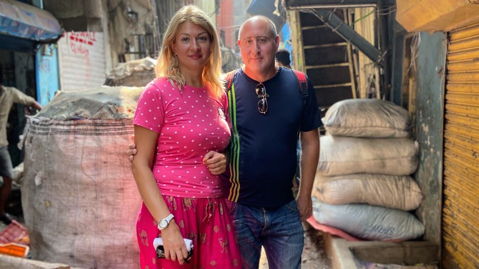 Private Full Day Mumbai City Sightseeing & Dharavi Slum Tour - Markets at Colaba and Crawford: Shopping With a City Sense
