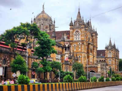 Private Full-Day Mumbai Sightseeing & Dharavi Slum Tour - Getting from stop to stop in real Mumbai traffic