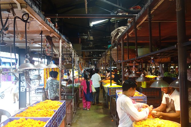 Private Half-Day Mumbai Sightseeing Tour by Public Transportation - Churchgate Station and the Dabbawallas: Lunch Logistics at Scale