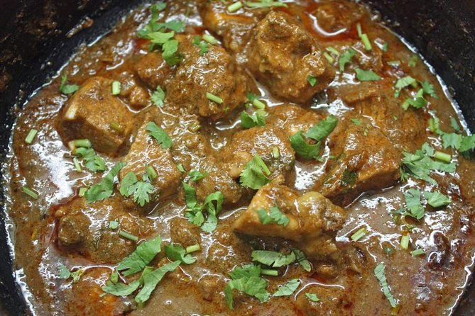 Private Maharashtrian Cooking Class in Mumbai with a Local Family - Market tour option: Chembur fish market in plain focus