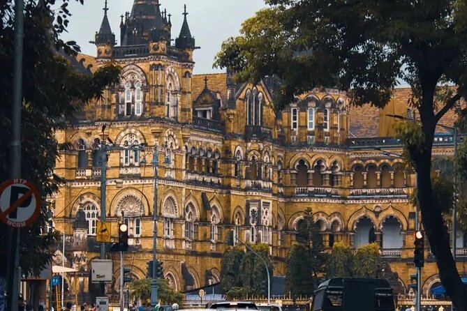 Private Mumbai City Tour - Sassoon Dock: Fish Market Energy and Street-Art Drift