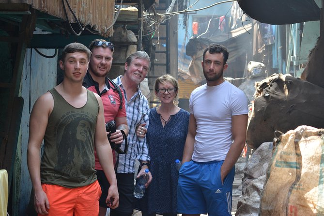 Private Slumdog Millionaire Tour in Dharavi with Slum Visit - Finding the start point: Third Wave Coffee and Mahim orientation