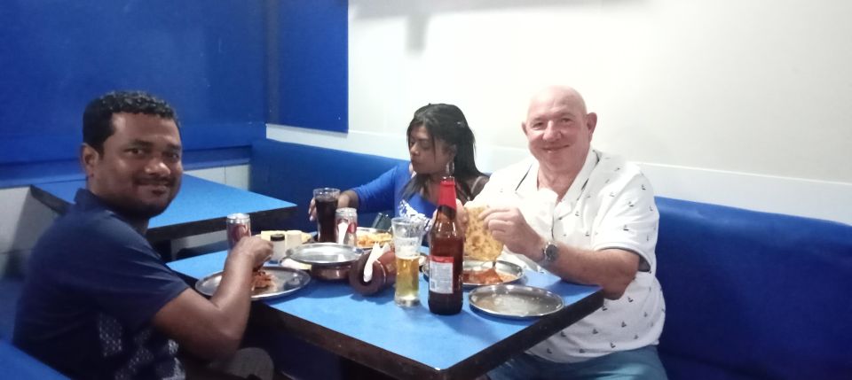 South Bombay Bar Live Tour 2 hours - South Bombay Walking Stops: Photo Moments, Tea Ceremony, and Markets